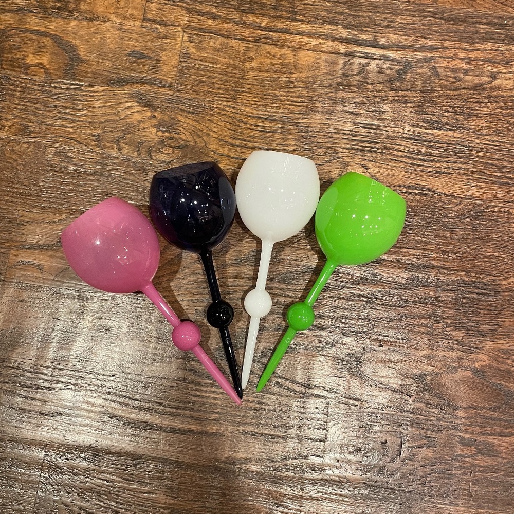 4 Floating Wine Glasses
